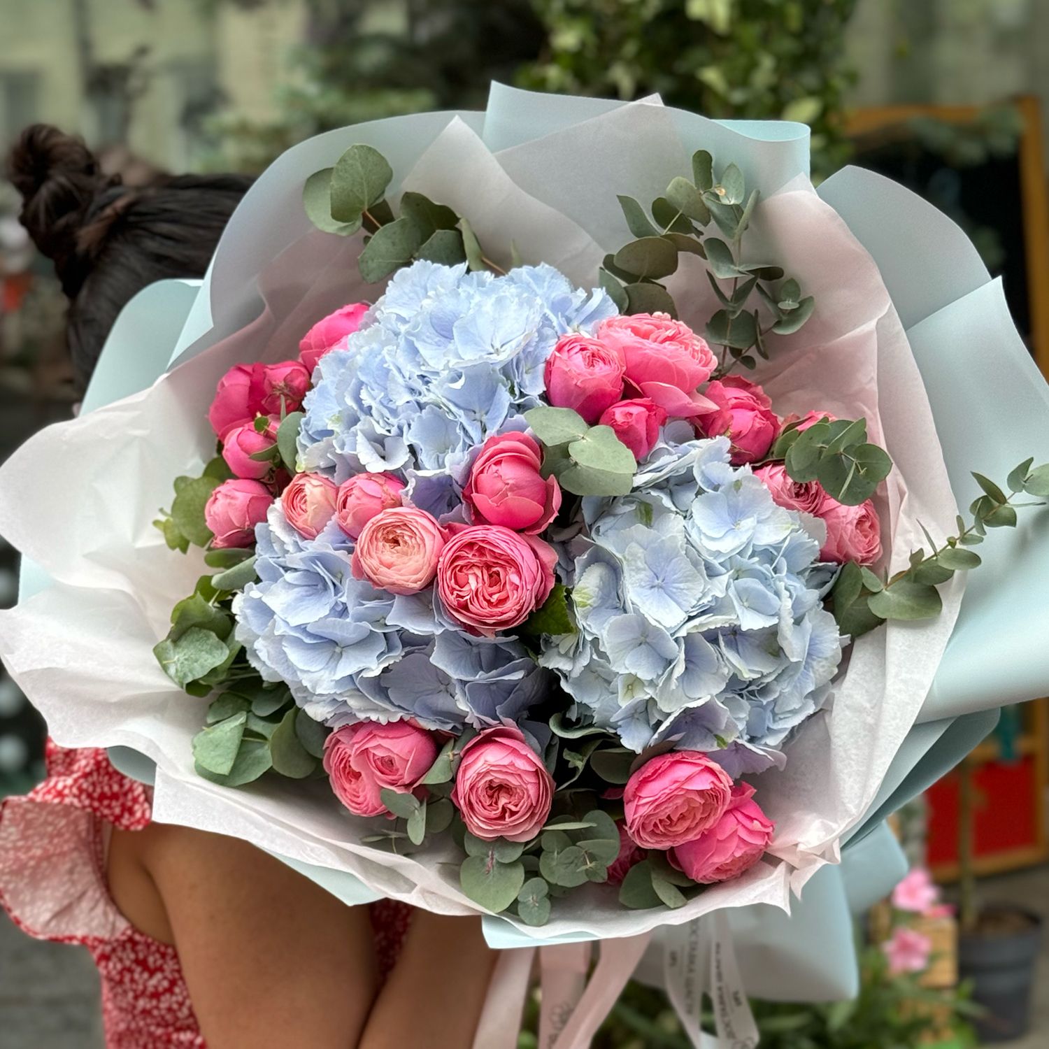 hydrangea, rose (9 pcs.), eucalyptus, packaging, ribbon