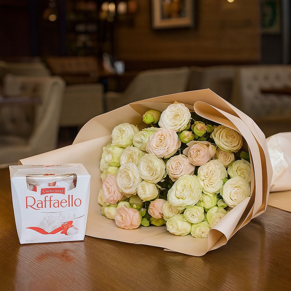 Bouquet Spray of 9 roses + Raffaello