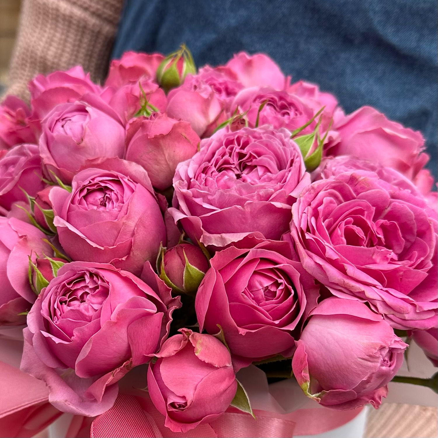 Bouquet Pink peony roses in a box