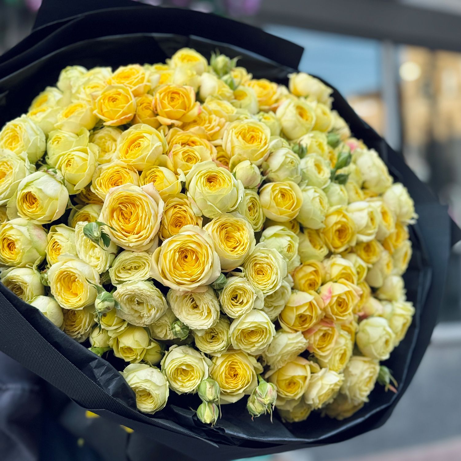 Bouquet 51 yellow peony roses