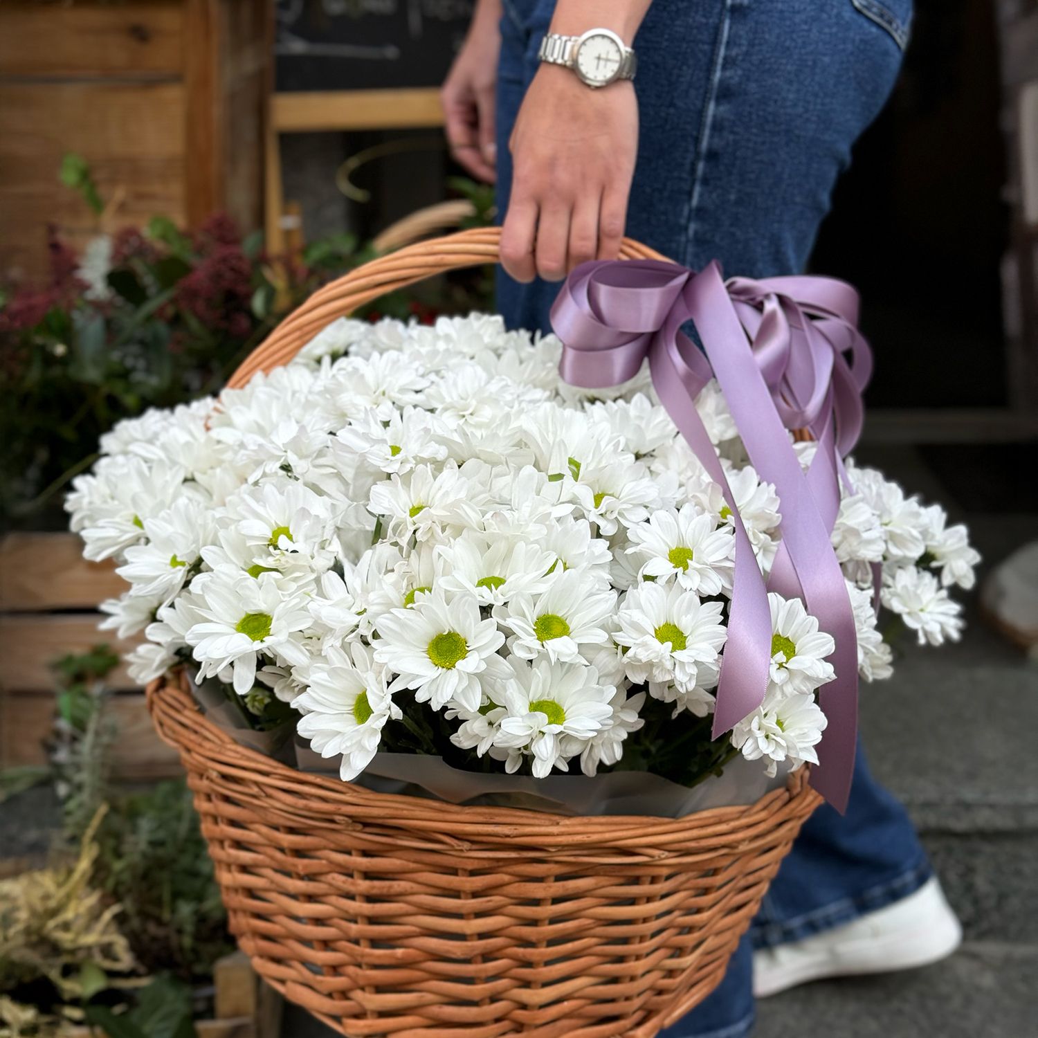 greens, basket m, oasis, white spray chrysanthemum (25 pcs.), packaging, ribbon