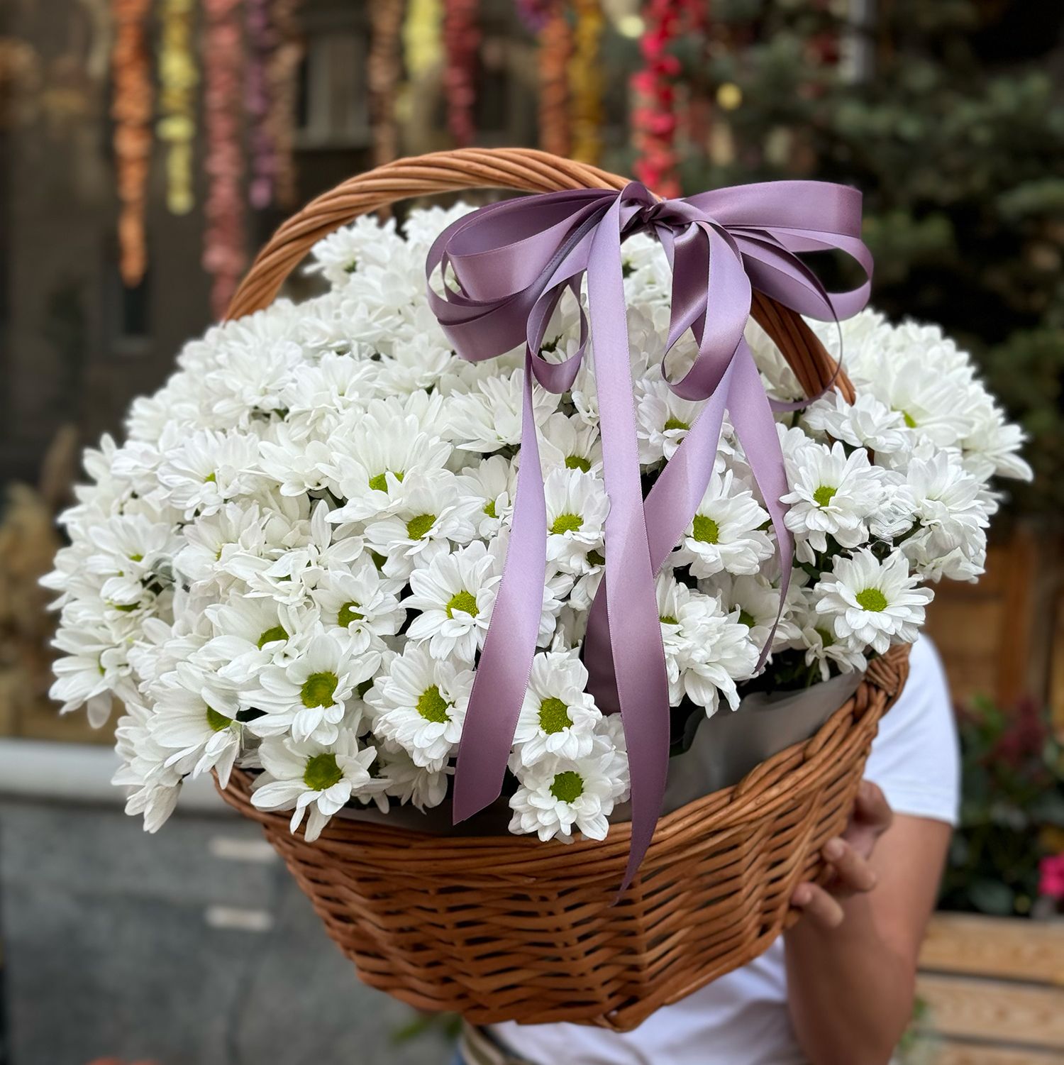 greens, basket m, oasis, white spray chrysanthemum (25 pcs.), packaging, ribbon