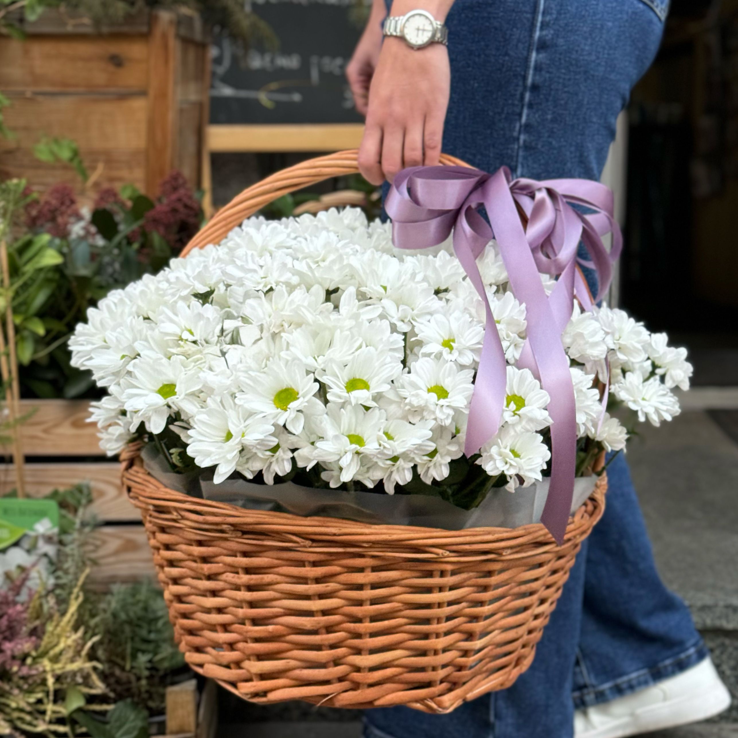 greens, basket m, oasis, white spray chrysanthemum (25 pcs.), packaging, ribbon