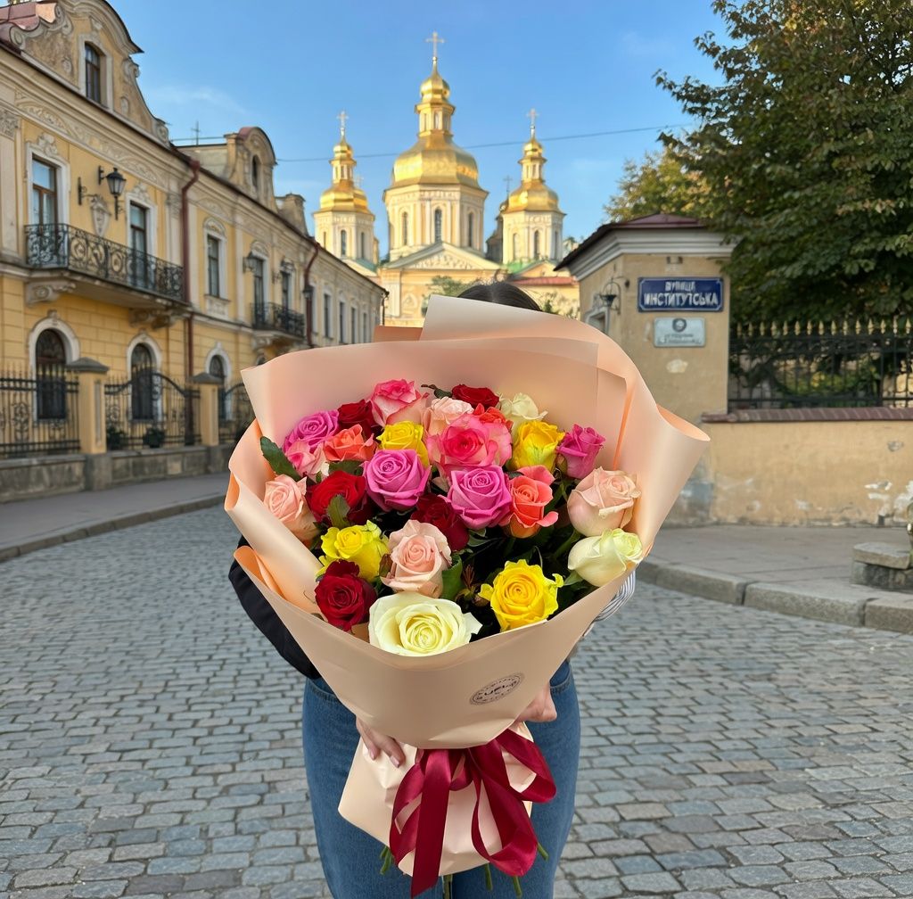 red rose (4 pcs.), pink rose (4 pcs.), yellow rose (4 pcs.), white rose (4 pcs.), cream rose, packaging, ribbon, coral rose, packaging, ribbon, jumilia rose