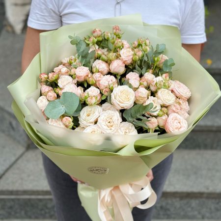 Bouquet Bouquet of creamy spray roses