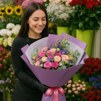 spray roses, trachelium, rose silva pink bubbles, violet eustoma, eucalyptus, packaging, ribbon